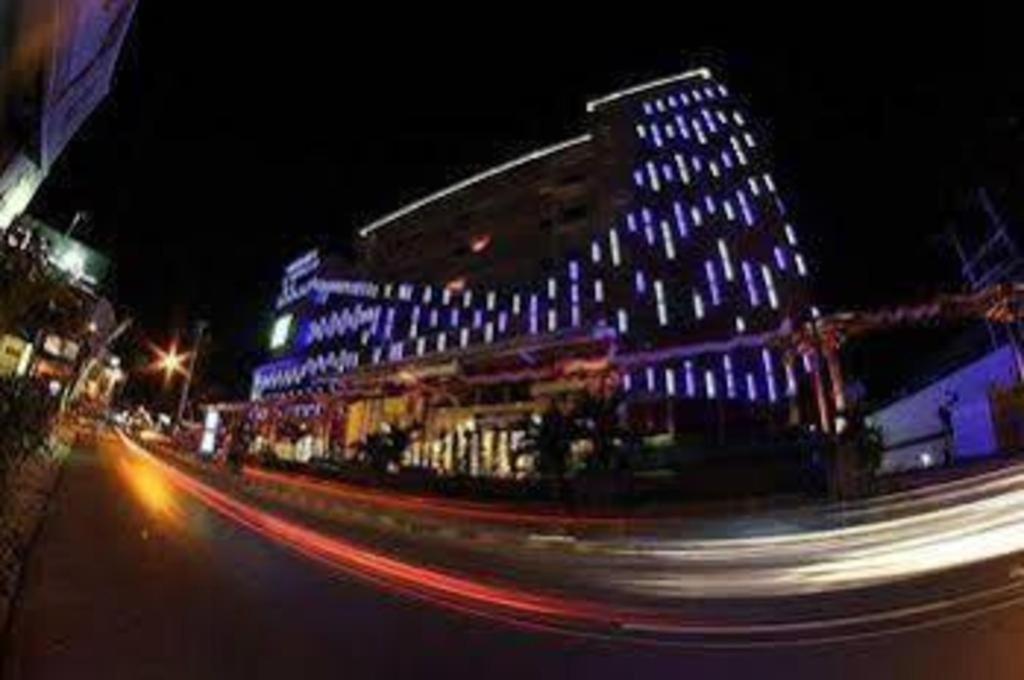 Hotel Batik Джокьякарта Экстерьер фото
