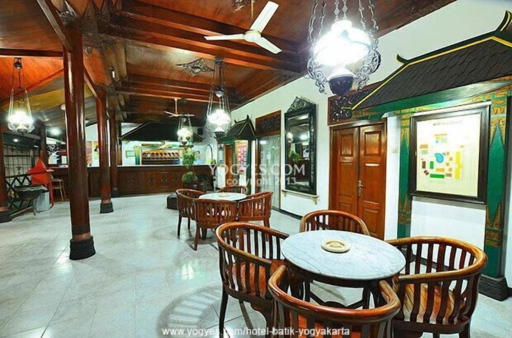 Hotel Batik Джокьякарта Экстерьер фото