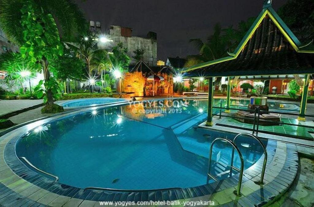 Hotel Batik Джокьякарта Экстерьер фото