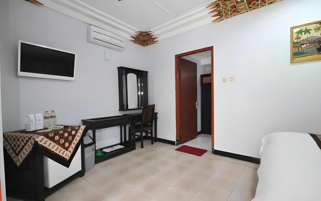 Hotel Batik Джокьякарта Экстерьер фото