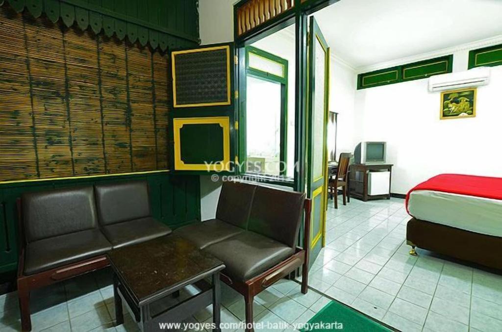 Hotel Batik Джокьякарта Экстерьер фото
