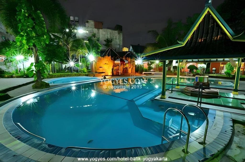 Hotel Batik Джокьякарта Экстерьер фото