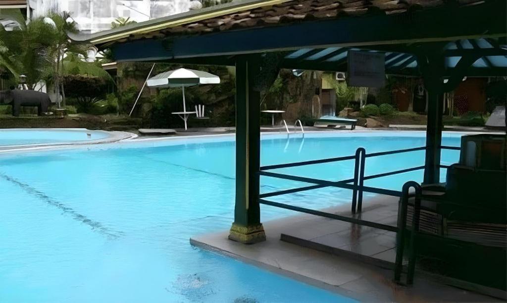 Hotel Batik Джокьякарта Экстерьер фото