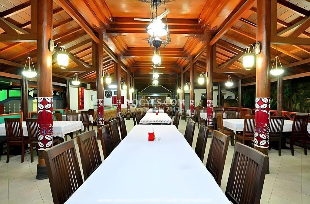 Hotel Batik Джокьякарта Экстерьер фото