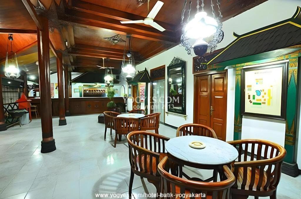 Hotel Batik Джокьякарта Экстерьер фото