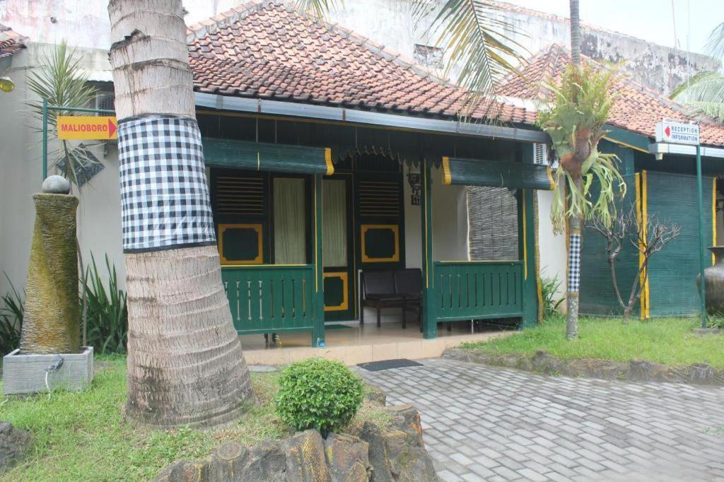 Hotel Batik Джокьякарта Экстерьер фото