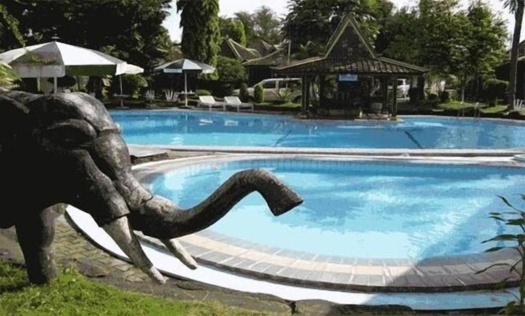 Hotel Batik Джокьякарта Экстерьер фото