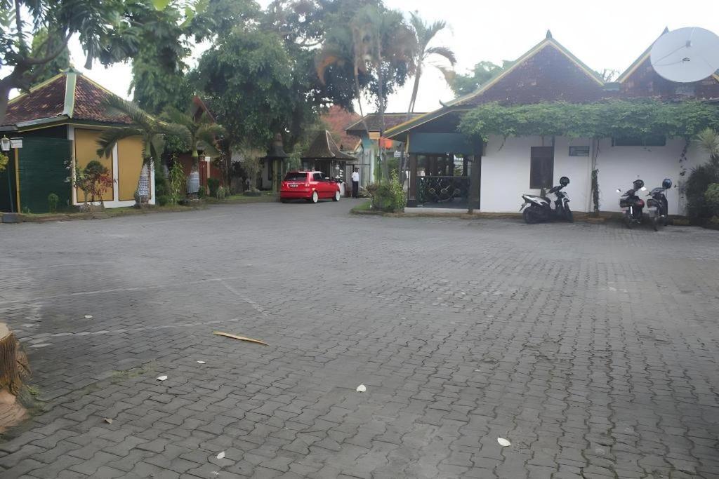 Hotel Batik Джокьякарта Экстерьер фото