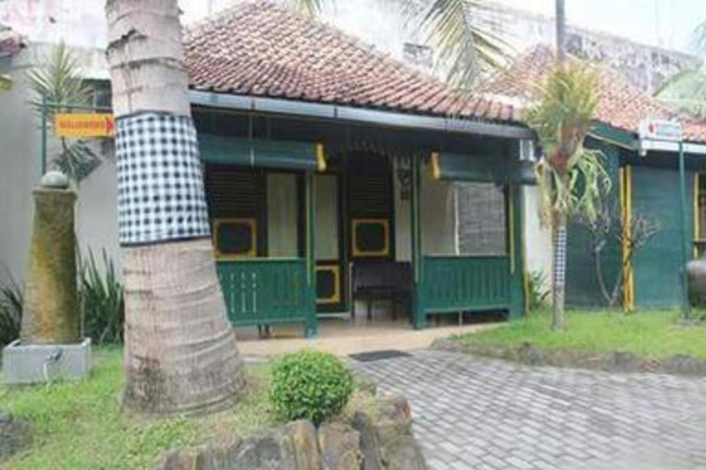 Hotel Batik Джокьякарта Экстерьер фото