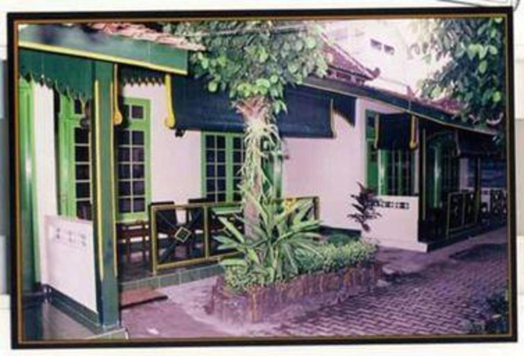 Hotel Batik Джокьякарта Экстерьер фото