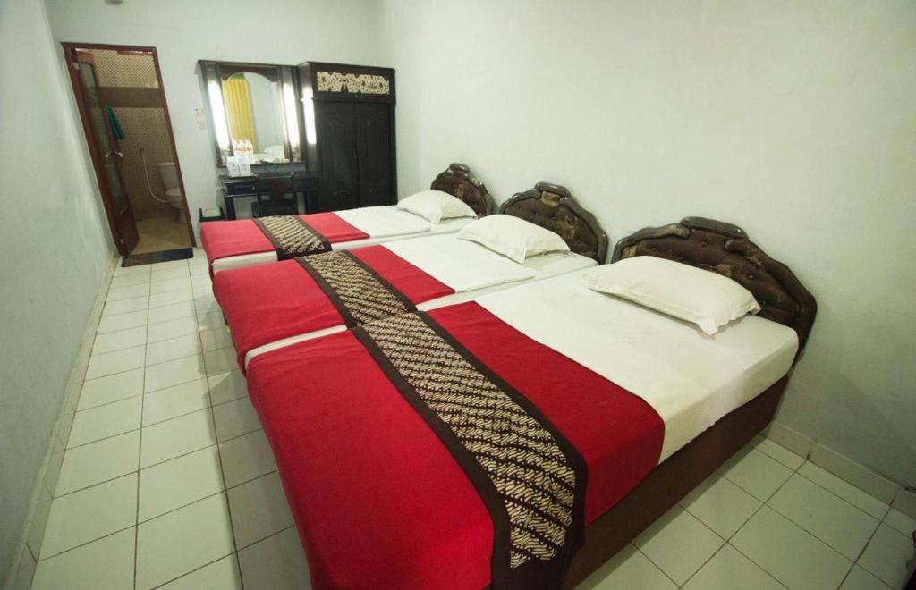 Hotel Batik Джокьякарта Экстерьер фото