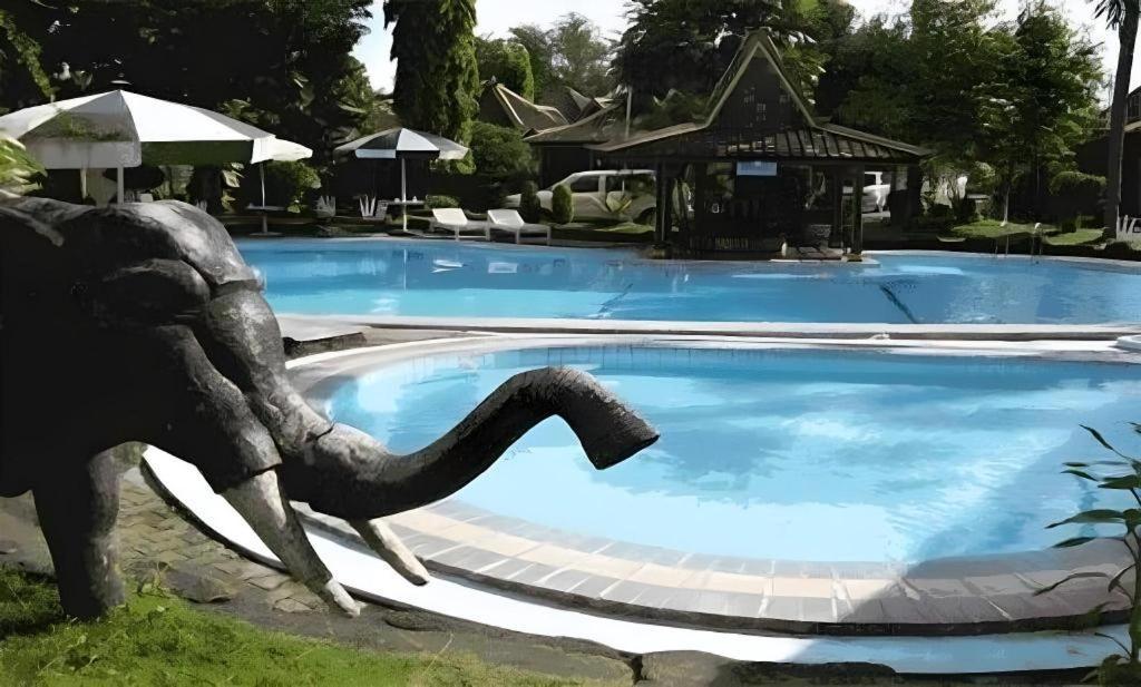 Hotel Batik Джокьякарта Экстерьер фото