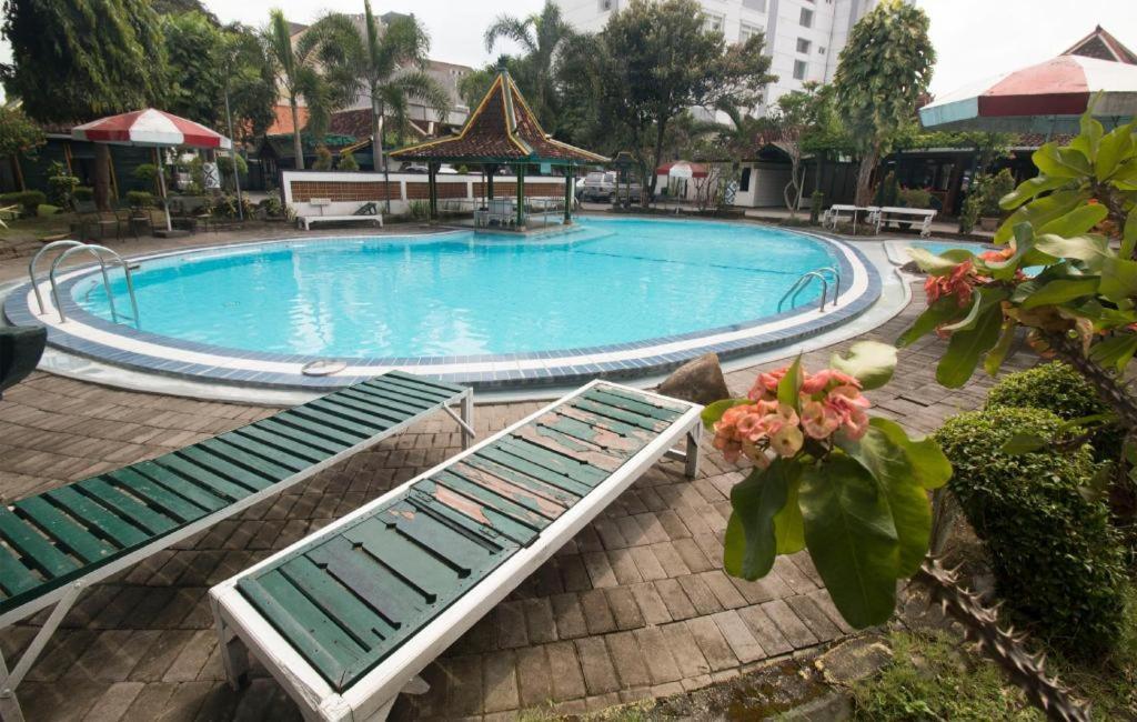 Hotel Batik Джокьякарта Экстерьер фото