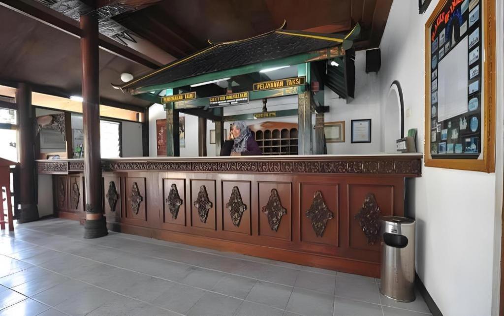 Hotel Batik Джокьякарта Экстерьер фото